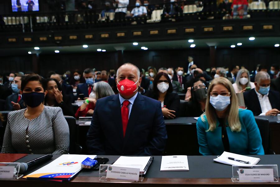 Felicito la instalación de la #NuevaAsambleaNacional, en un día histórico que abre caminos de esperanzas para nuestra Patria. Reitero a sus diputados y diputadas mi compromiso y plena disposición para trabajar juntos por la recuperación económica y la consolidación de la Paz.