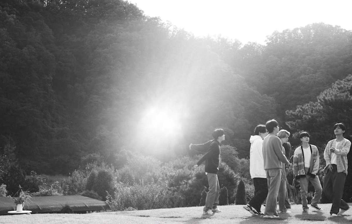 Min13Be's tweet photo. my universe  @BTS_twt https://t.co/jfsExbjujO