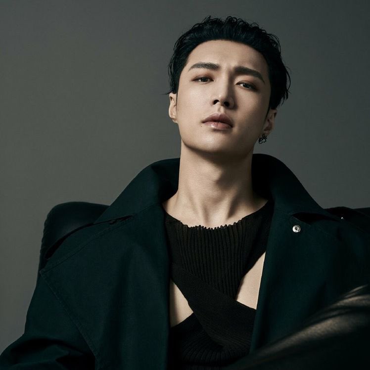 “this crown on this exovelvet” — a thread 