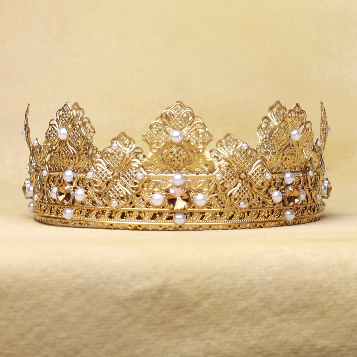 “this crown on this exovelvet” — a thread 