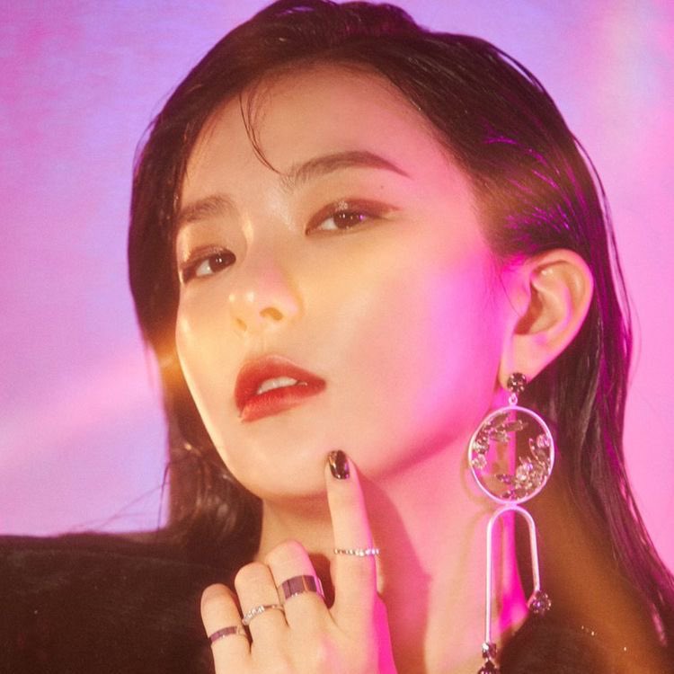 “this crown on this exovelvet” — a thread 