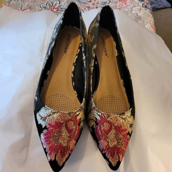 So good I had to share! Check out all the items I'm loving on <a href="/Poshmarkapp/">Poshmark</a> from <a href="/MommiesFreebies/">Mommies Freebie Find</a> #poshmark #fashion #style #shopmycloset #stevemadden #lenox #comfortview: posh.mk/0KaAxwIZNcb