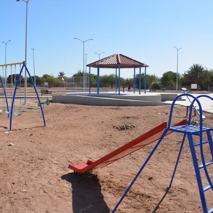 En el Municipio se trabaja en espacios públicos dignos para nuestras familias Huatabampenses, como en la comunidad de Moroncarit donde los trabajos del complejo público presentan un 90% de avance, esto gracias a las buenas gestiones de nuestro Alcalde <a href="/RamonDiazN21/">Ramón Díaz Nieblas</a>