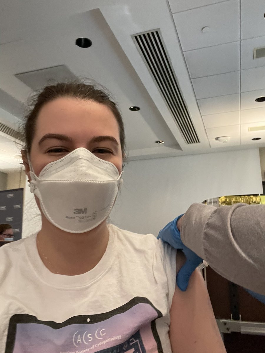 TEwaJonesMD's tweet photo. Feeing so thankful. 1st dose of Moderna vaccine down. 💉 #CovidVaccine #getyourvaccine #letsbeatthistogether @UPMCPath @CDCgov https://t.co/B3oSVWlhVy