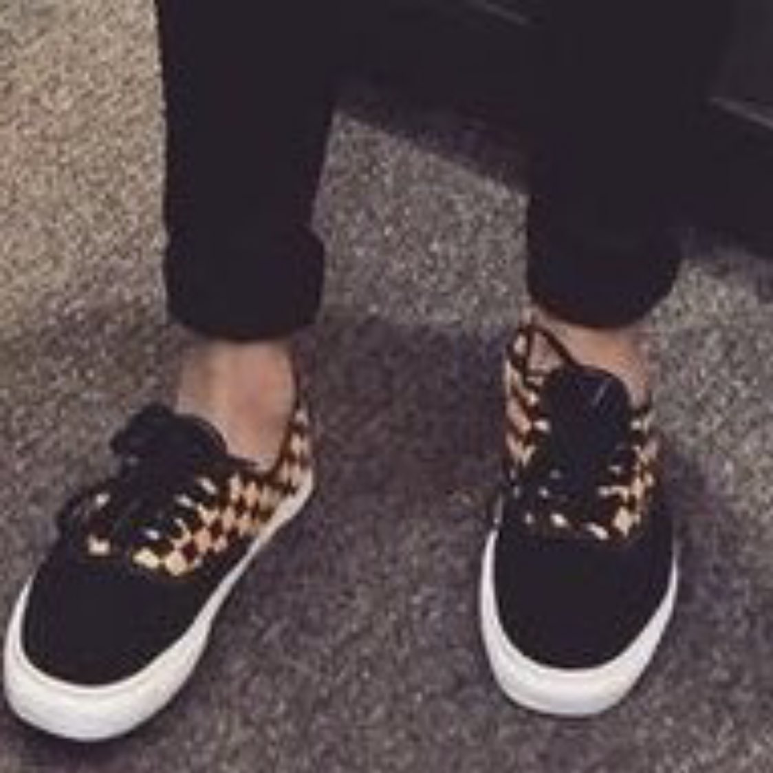 louis tomlinson’s ankles: a thread