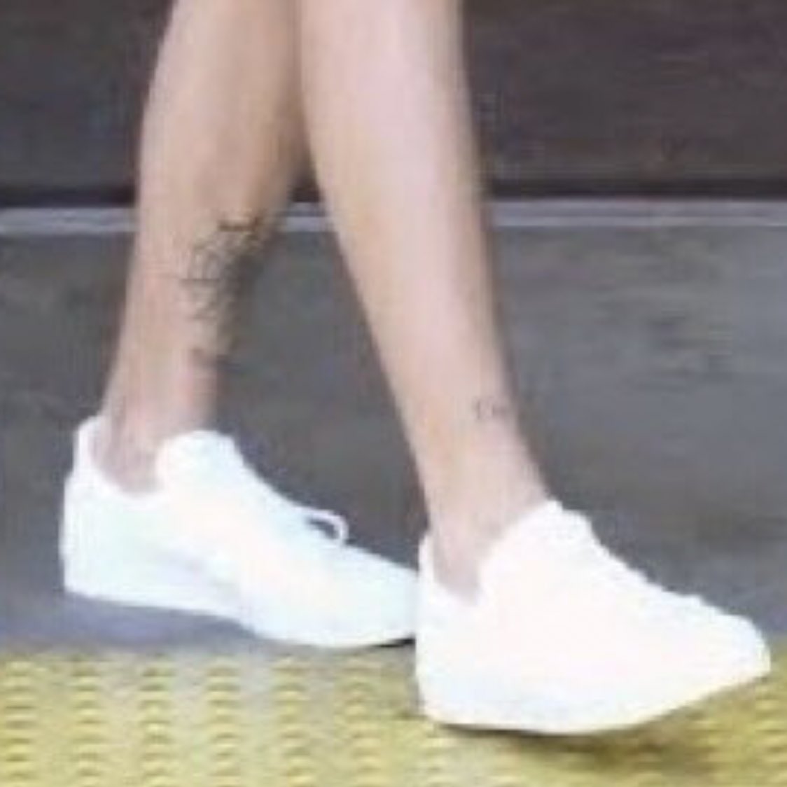 louis tomlinson’s ankles: a thread