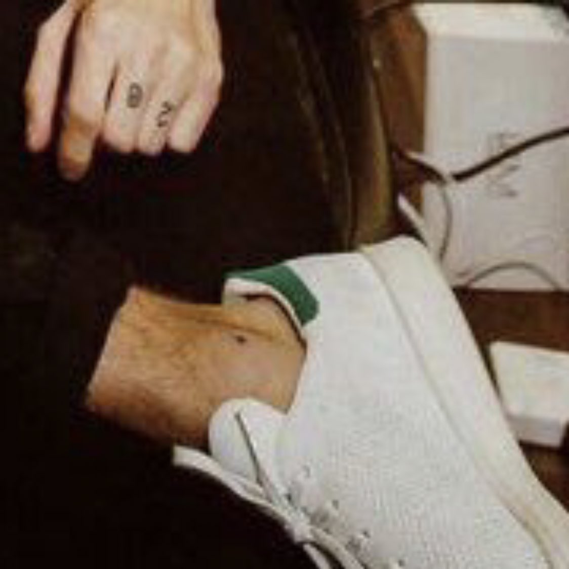 louis tomlinson’s ankles: a thread