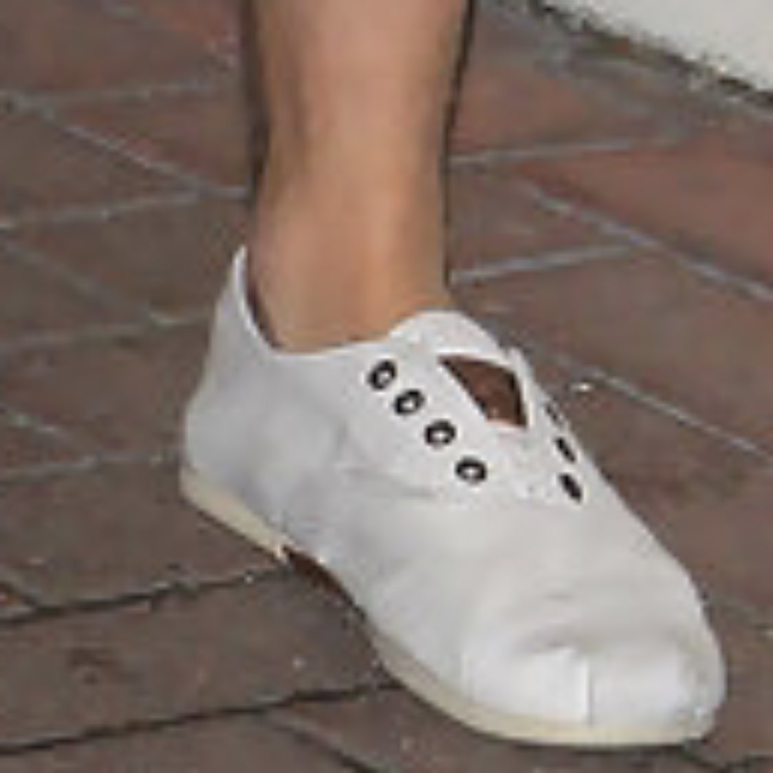 louis tomlinson’s ankles: a thread