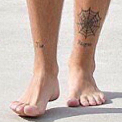 louis tomlinson’s ankles: a thread