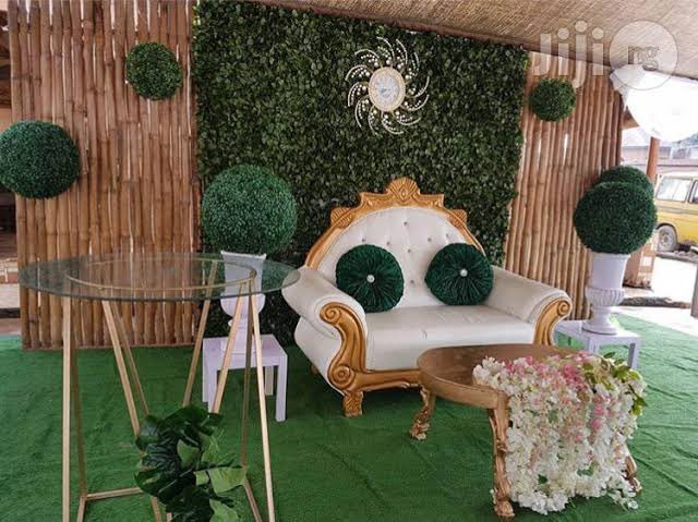 What’s the trad decor looking like?