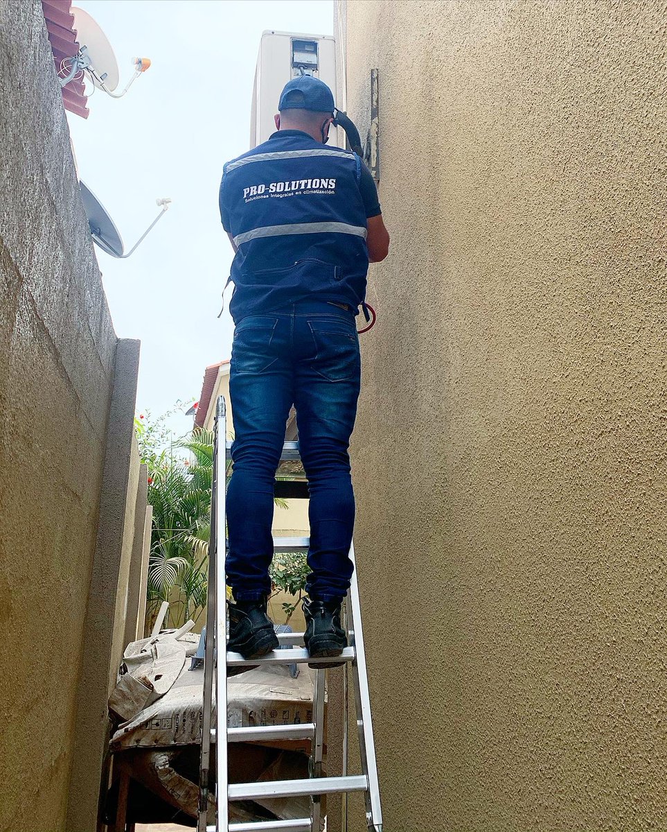 ProSolutions93's tweet photo. ¡Martes positivo! Empezando este día con una revisión técnica y mantenimientos. Recuerda contamos con profesionales altamente capacitados y avalados. Contáctanos y agenda tu cita al 📲 0994495529 - 0993681523 👨🏻🔧❄️ ProSolutions expertos en climatización 🛠💨 #ProSolutions 🌫 https://t.co/kUjZ355RzE