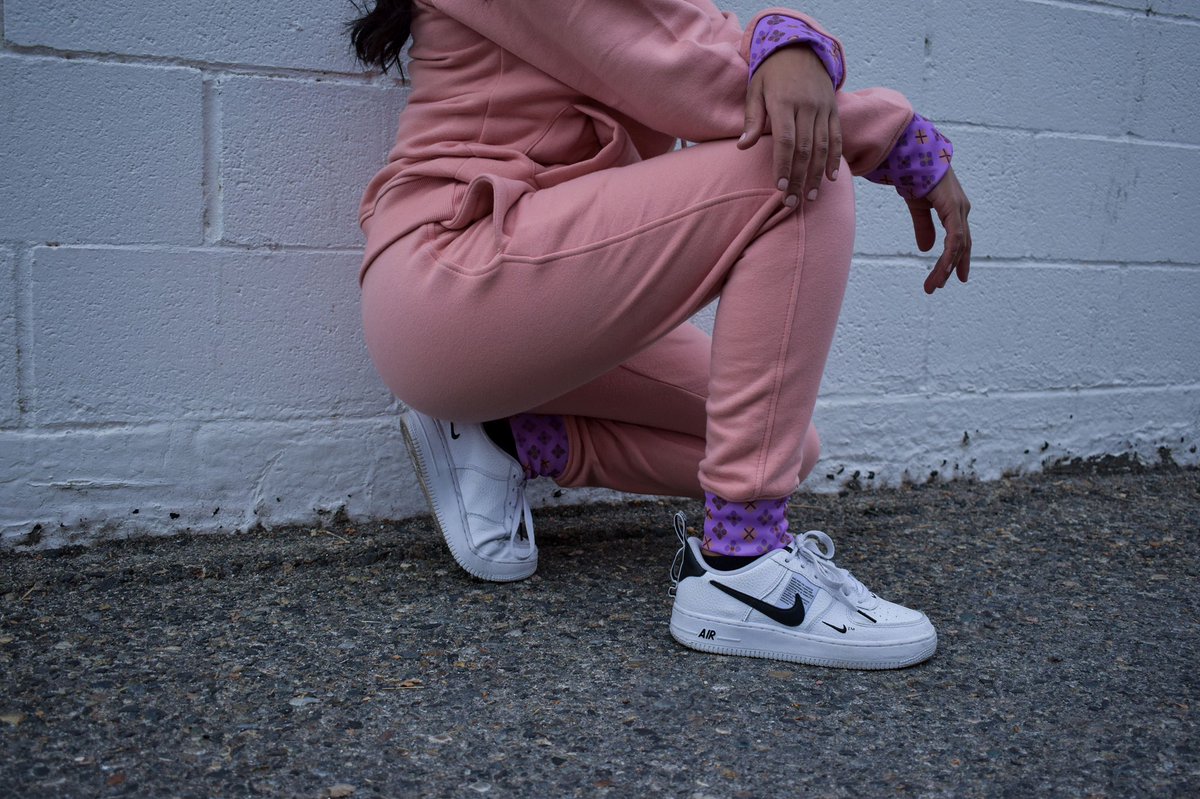 phulkarico's tweet photo. Rose Quartz Tracksuit 🌸 https://t.co/AD0u0jUGfy