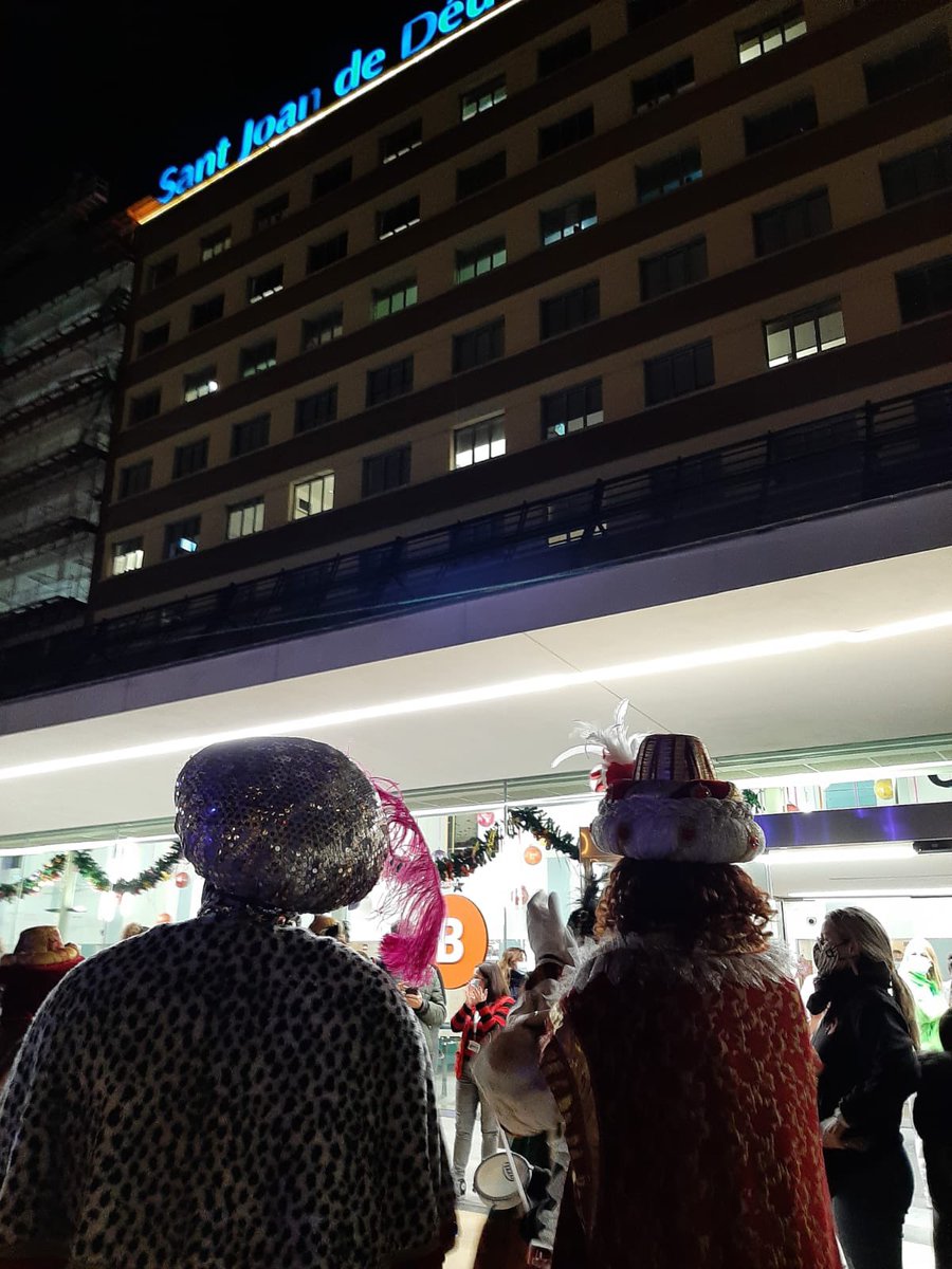 SJDbarcelona_ca's tweet photo. Els Reis d’Orient ja han arribat a l’Hospital per entregar els regals als infants hospitalitzats! Moltes gràcies a Ses Majestats! 💫 https://t.co/cDbyCqzVob