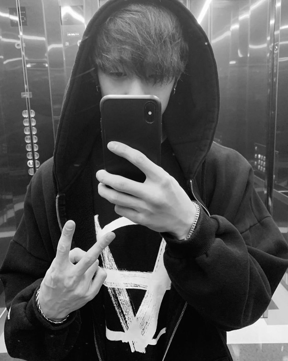 eboy bang chan: a thread! 