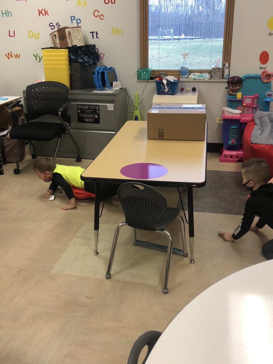 abowen11298's tweet image. Bright Boost strikes again! Preschool students at Skyvue Elementary School learn through play! #spatialconcepts #wemadesnow #Obstaclecourse @OhioValleyESC @swissohiok12 @kristanj83 @j3n_nay @JoyEdgell @Lydia_Brodegard