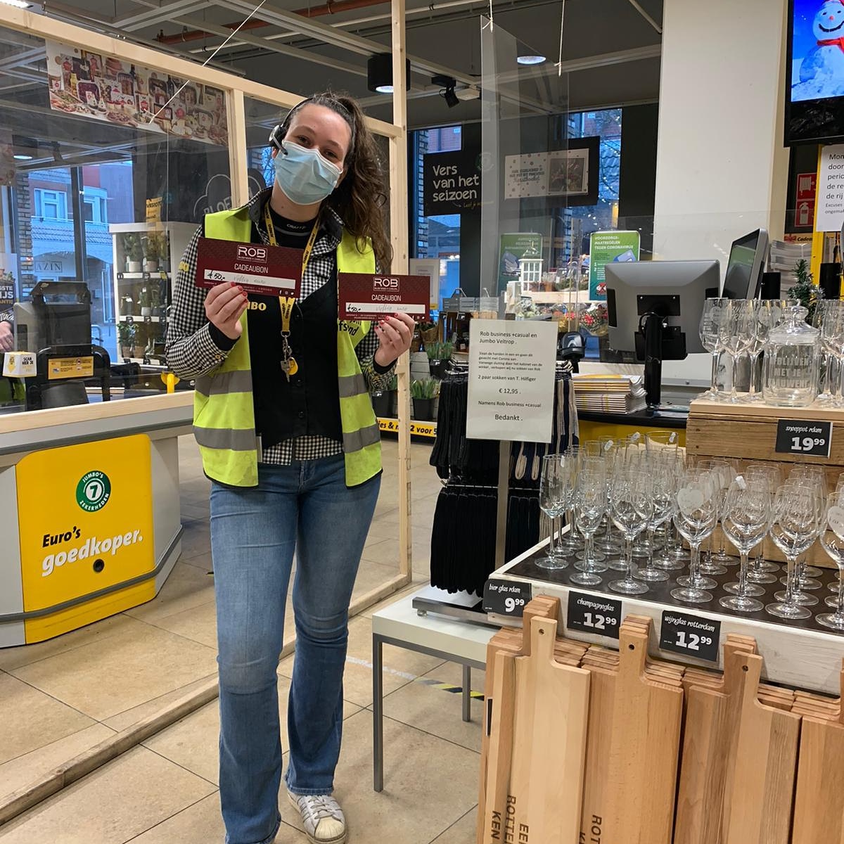 Koop nu een kadokaart van Rob bij ons in de winkel en hij is meteen €25,00 meer waard. Dus bij een kaart van €100,00 een waarde van €125,00. Het moet niet gekker worden!
Houd de Facebookpagina van Rob Business + Casual in de gaten want Rob heeft nog meer leuke acties deze week