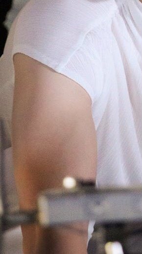 A very important thread of Hoseok’s biceps because IT NEEDS TO EXIST 