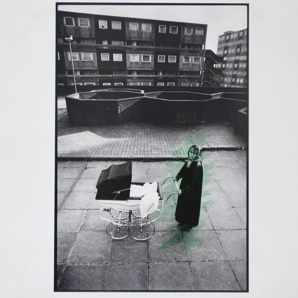 The band apparently toured the UK with The Chills, so perhaps someone remembers seeing them? I've been trying to identify the location for the cover photos, which I'm guessing were taken in the UK? Can  @new_brutalism  @BrutalHouse  @BarnabasCalder  @subtopian help? (THREAD 5 of 5)