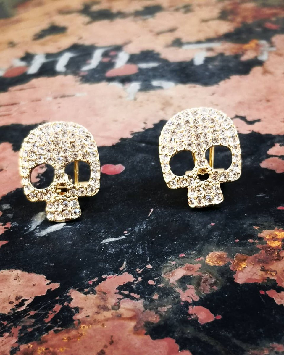 Olga_Rdz_Studio's tweet photo. #Skulls 💀 El regalo de reyes para una #Rockstar ⭐
#Aretes #Earrings #ChapaDeOro #Zirconia #TradicionYVanguardia
#OlgaRodriguezStudio #MexicanFashionDesign
📲 +521 7712549753 https://t.co/jAMwEmrpNI
📬 Envíos a toda la república mexicana
📍 Entregas sin costo en #Pachuca https://t.co/1aoYgTzVJf