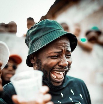 4. Fooling dey bee oOne international gossiper "Balo" said there happens to be some beef on Twitter China.Someone in Ghana dierrr how China Twitter dey concern you.Can someone translate what Kormla said for us