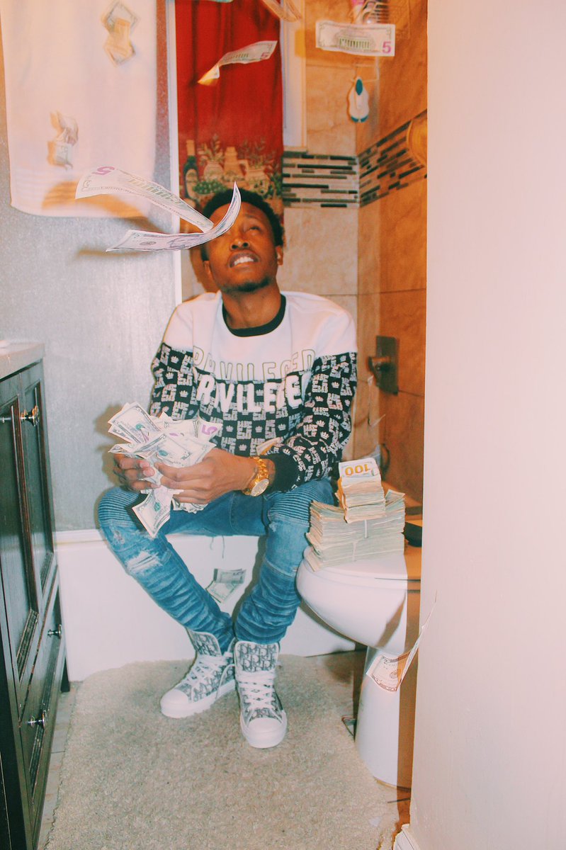 LorMauddd's tweet image. “Bitch I’m young and I’m turnt I been havin my way! Got my foot onna pedal ain’t tapping no breaks💨💨”..#MOWORLD💔