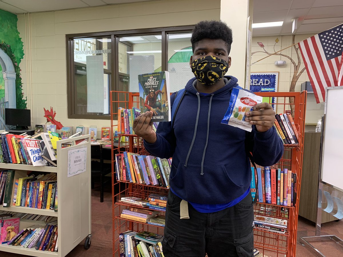 YoungMiddleHCPS's tweet photo. Congratulations to Jaden the winner of the Young Winter Reading Challenge!!! #14books #read #weareproudofyou #7thgrade @HillsboroughSch @SDHCMagnet @hubofschool https://t.co/hShcvwbOWo