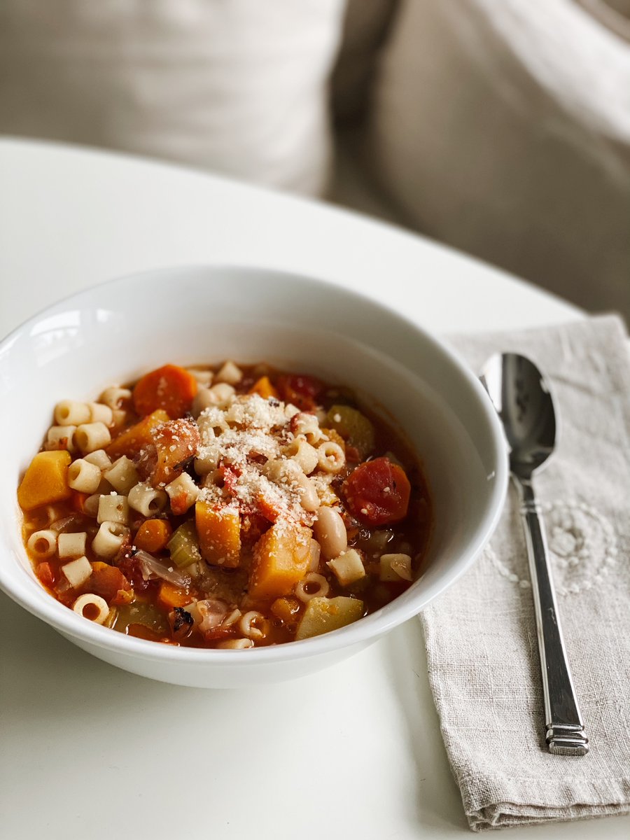 Sharing my favorite recipe for Minestrone Soup on the blog today. Click the link below for the recipe!

thegrguide.com/an-easy-recipe…