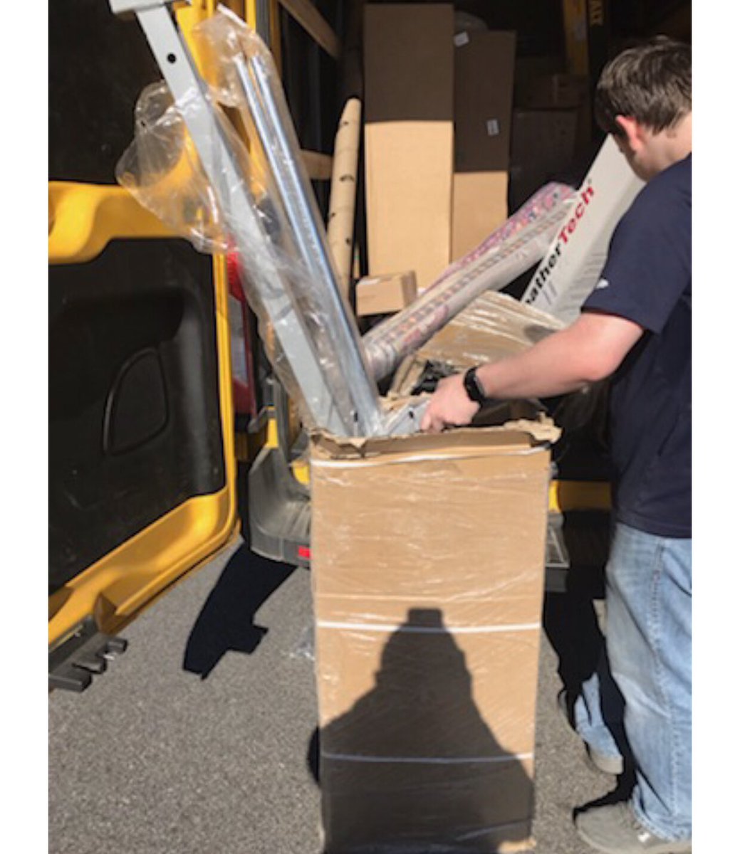 BeReeMarkable's tweet photo. @FedEx nothing worst than a piss poor botched delivery and now, a package lost on the return trip back to @Walmart. https://t.co/rplpvXwg9x