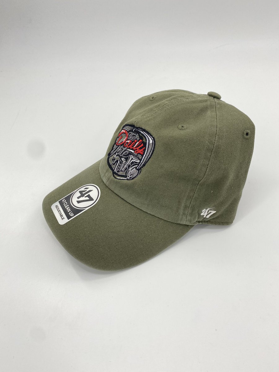 Giving away this @TheDailyNote401 dad hat. 

1.  Follow @TheDailyNote401 
2. Retweet this tweet 
3. That’s it. 

Announcing the winner tomorrow at 12 PM! 

Good luck y’all 🍾.