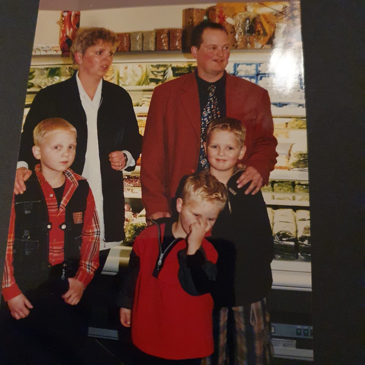🎊🎉Wij vieren FEEST! En u viert mee!🎊🎉

Deze week, 30 jaar geleden begonnen wij onze zaak aan de Kerkstraat. Na 7 jaar zijn we verhuisd naar de Voorpoort. Inmiddels zijn wij al diverse verbouwingen verder en genieten wij nog alle dagen van ons prachtige vak.
