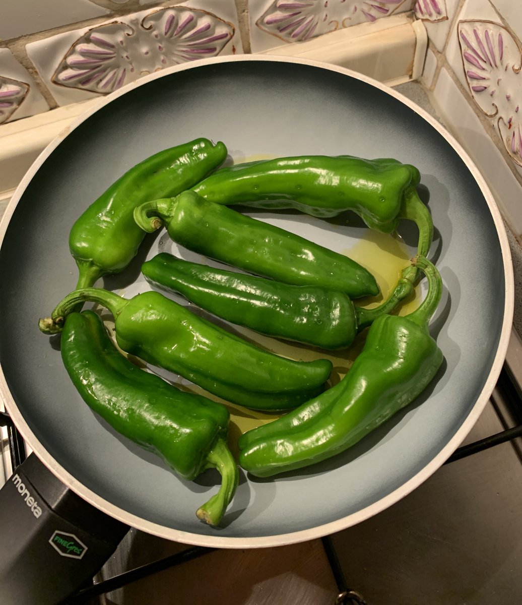 Sofia_Palaeo's tweet image. Oooh yes! It’s that time of year... #italy #italianfood #friggitelli