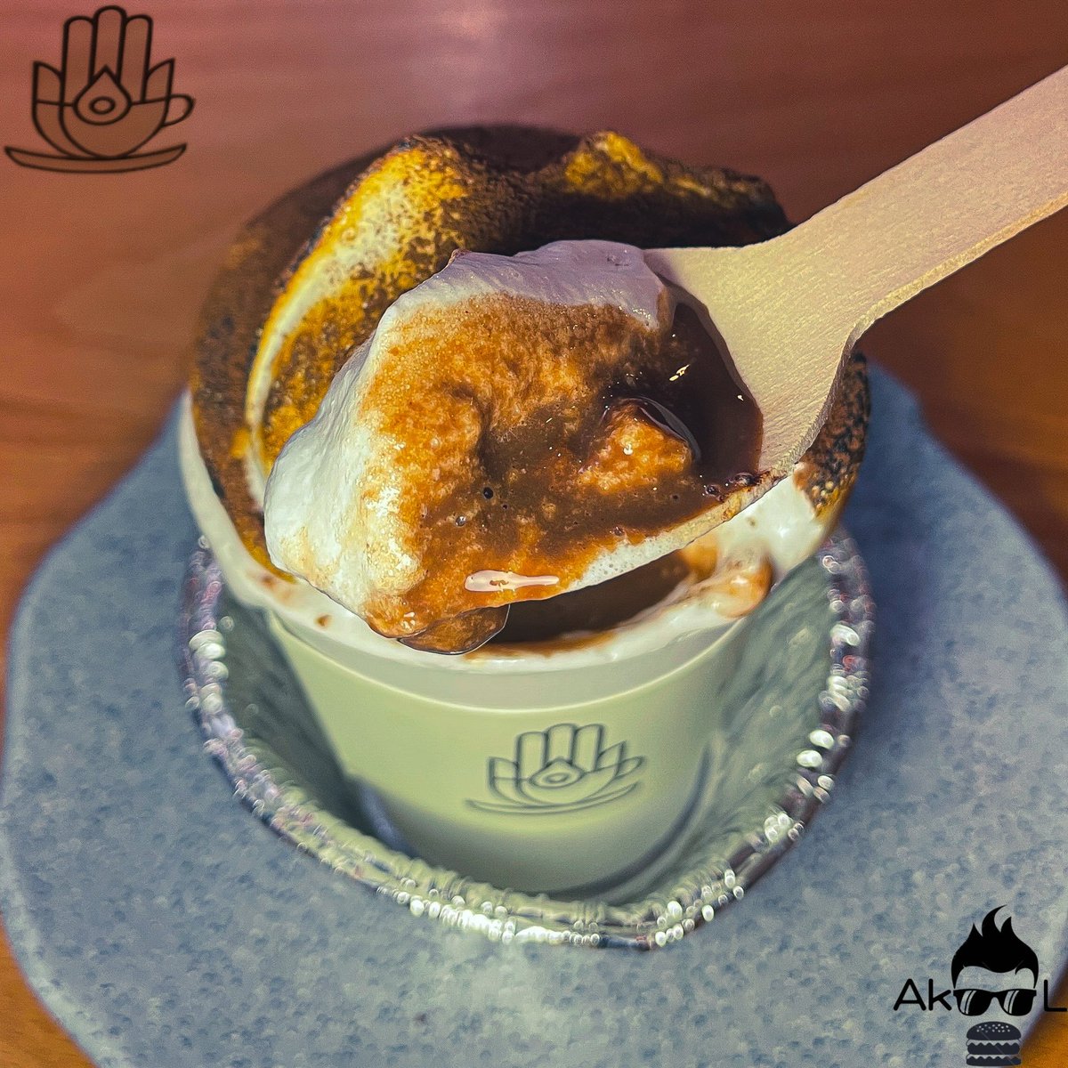 تابع #مشروبات_شتويه 
مقهى <a href="/senses_coffee/">Senses Coffee ☕️</a> حي الربيع-منزلين مشروب شتوي مميز- هوتشوكلت مارشمليو فخم-نبدء بالشوكلت بقوام ثقيل شوي-فوقه مارشميلو معد في المحل-يحمرون الطبقه الخارجية-فوقها بودره الشوكلت-والعب👌.
المشروب ب٢١ريال بصراحه لذيذ ومميز يستحق التجربة.
وسلامتكم🤚🏼
#مقاهي_الرياض