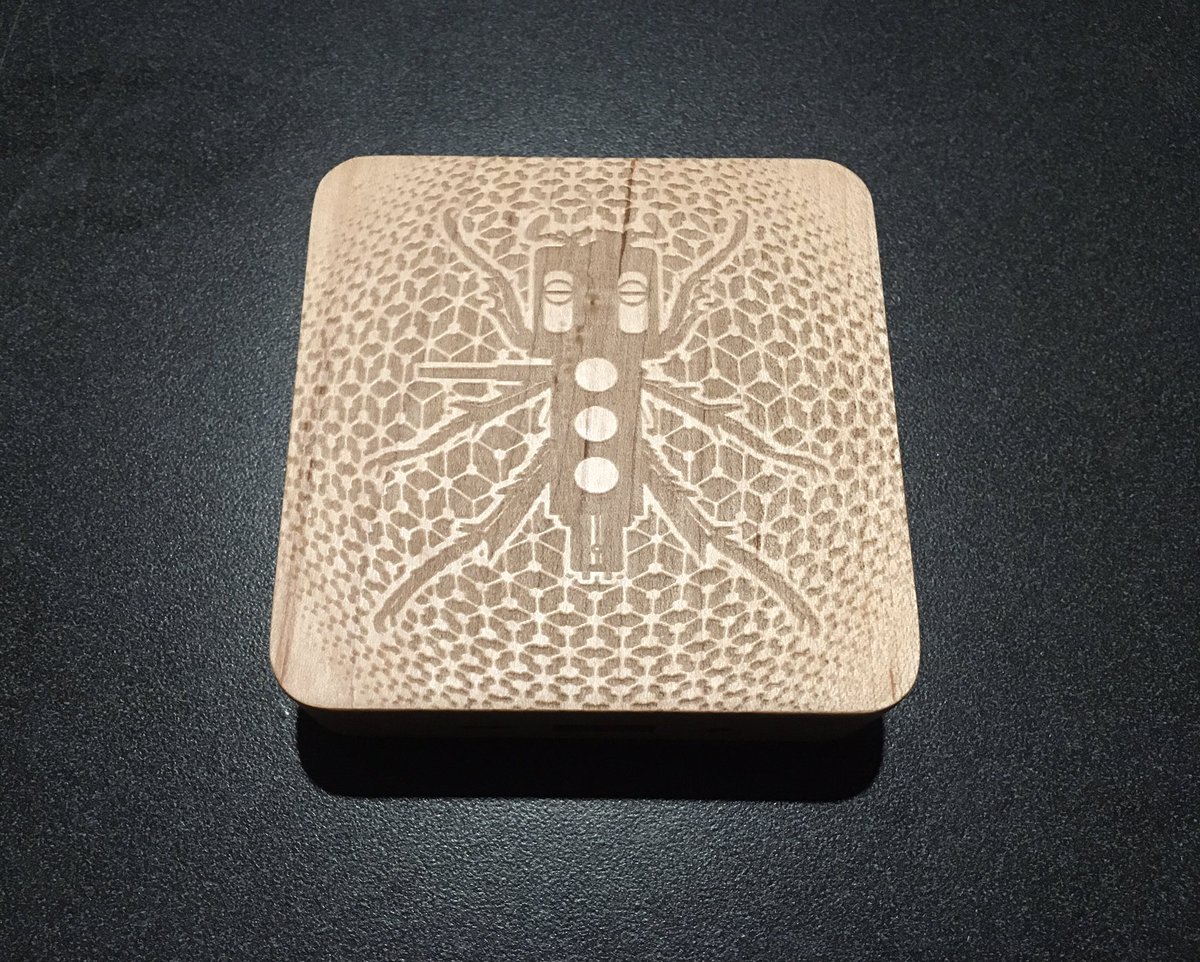 💥Finally at djqbert.com! Wood grinder, power bank, #beedle stickers, Pop Sockets and beautiful engraved Beedle USB sticks! limited editions and all look slightly different due to the natural wood grain!🏆 Get wood on thudrumble.com! 👾