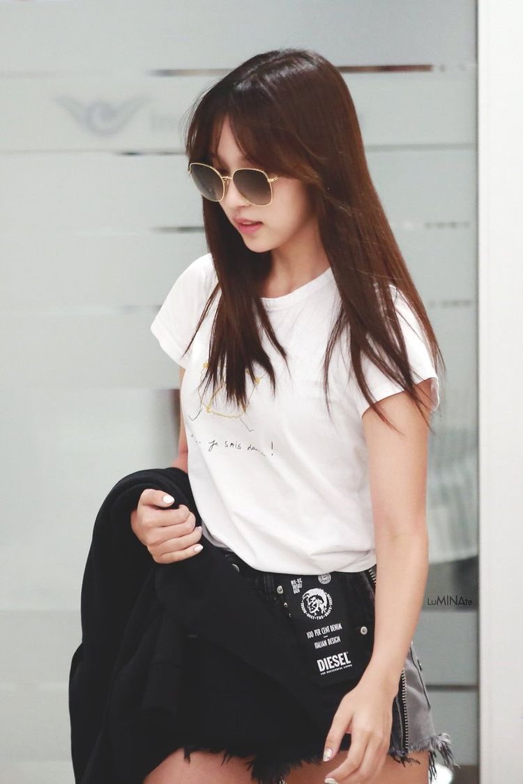 myoui mina’s airport fashion— a very much needed thread ;