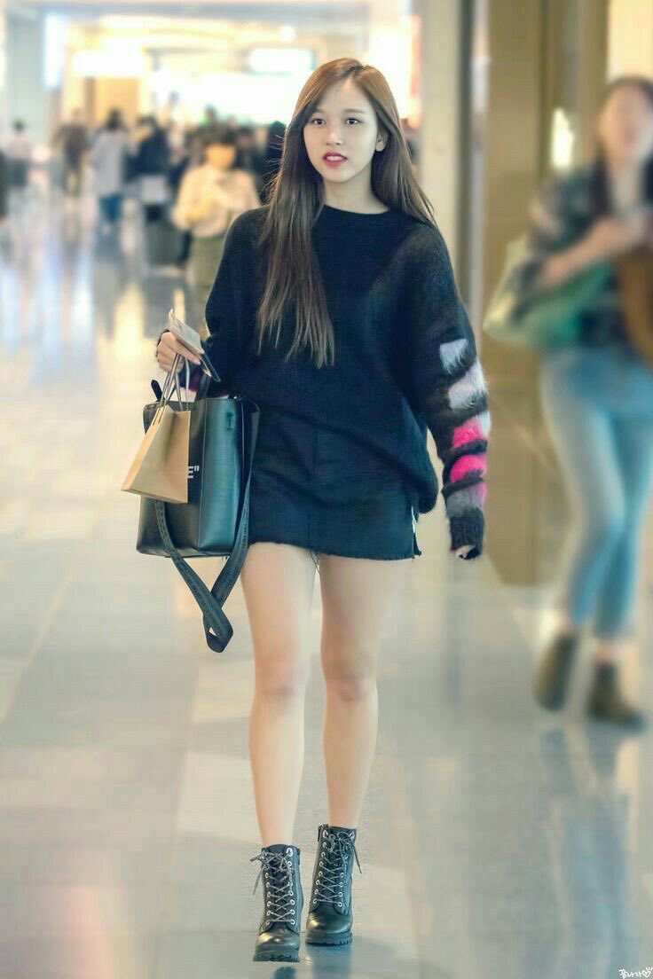 myoui mina’s airport fashion— a very much needed thread ;