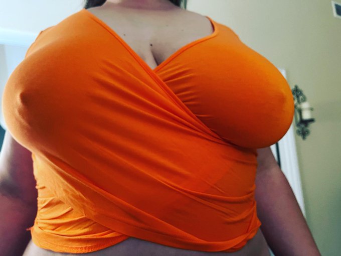 Prepping for our Scooby Doo (Velma &amp; Daphne) film and photo session. Check us out link in bio. ⁣  📸 https://t