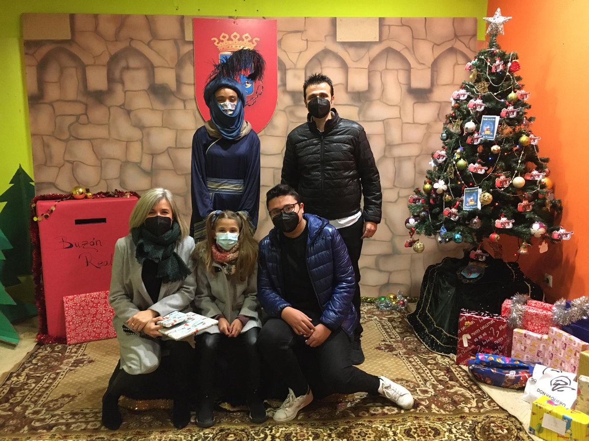 ASTURESELX's tweet photo. 🎁 𝑱𝒖𝒈𝒖𝒆𝒕𝒆𝒔 𝒔𝒐𝒍𝒊𝒅𝒂𝒓𝒊𝒐𝒔 🧸

Un año más, los Astures hemos organizado la campaña solidaria de recogida de juguetes nuevos. Gracias a todos los que la han hecho posible, porque con vuestra aportación seguiremos luchando para que ningún niño se quede sin regalos. 💙 https://t.co/RLGwbTBKZr