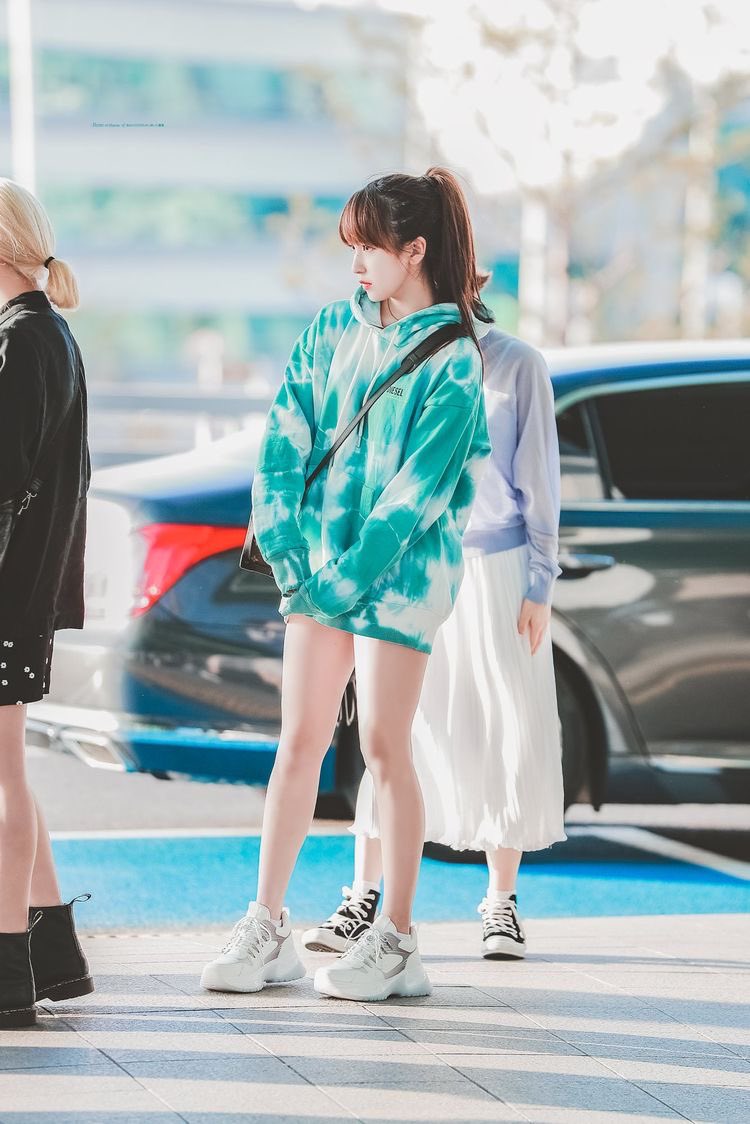 myoui mina’s airport fashion— a very much needed thread ;
