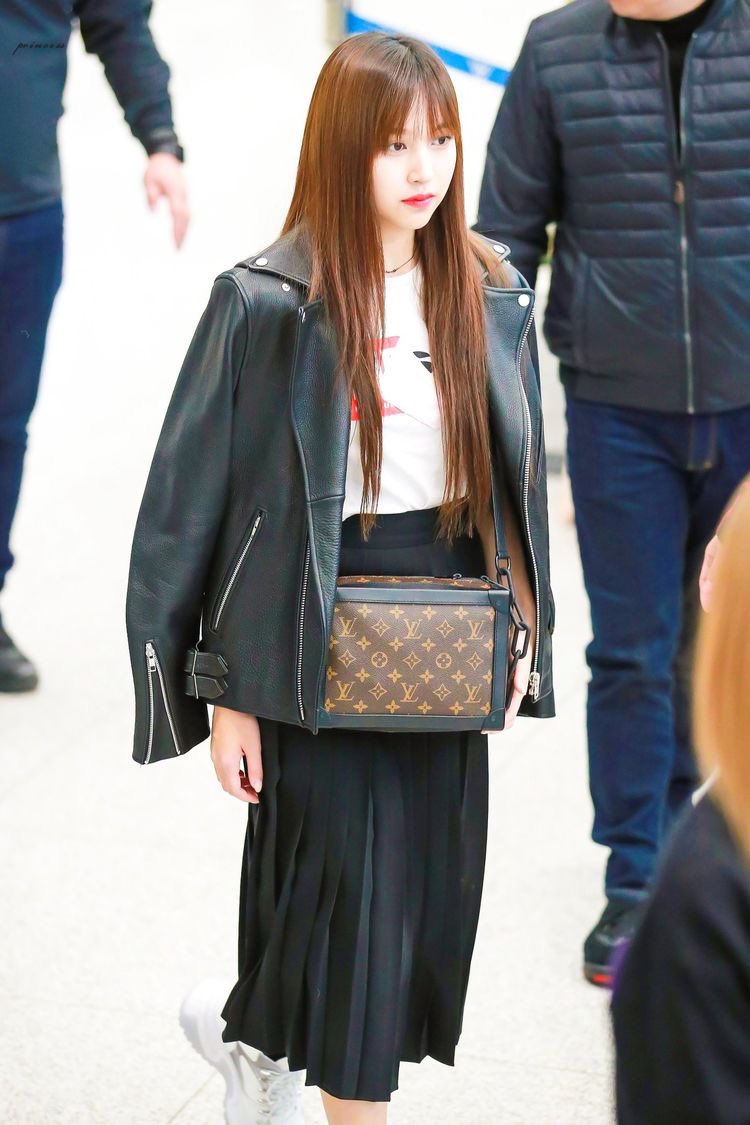 myoui mina’s airport fashion— a very much needed thread ;