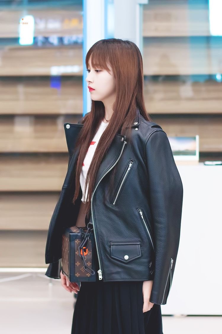 myoui mina’s airport fashion— a very much needed thread ;