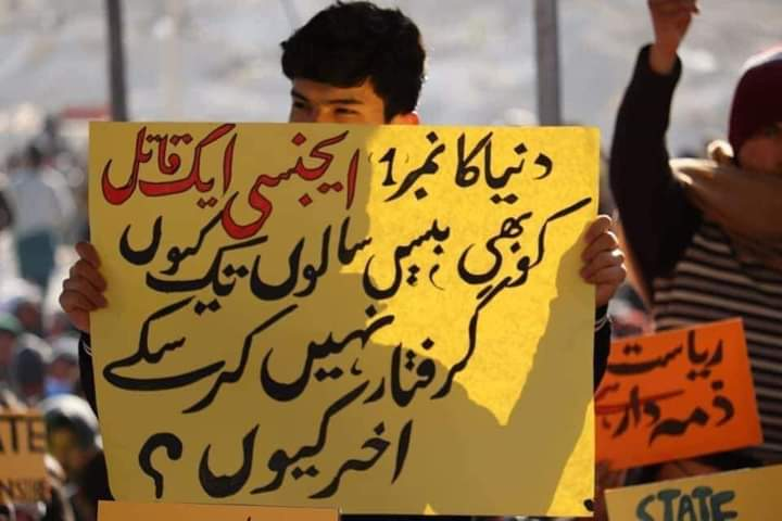 hazaranet's tweet photo. #Pakistan > #Balochistan > #Mach (#Quetta) #MachIncident 

'World's Number 1 [spy] agency [ISI] cannot apprehend a terrorist for over two decades [of Hazara ethnic cleansing], why?'

'State is responsible'

#HazaraKillings #HazaraGenocide https://t.co/3AFI1otvJU