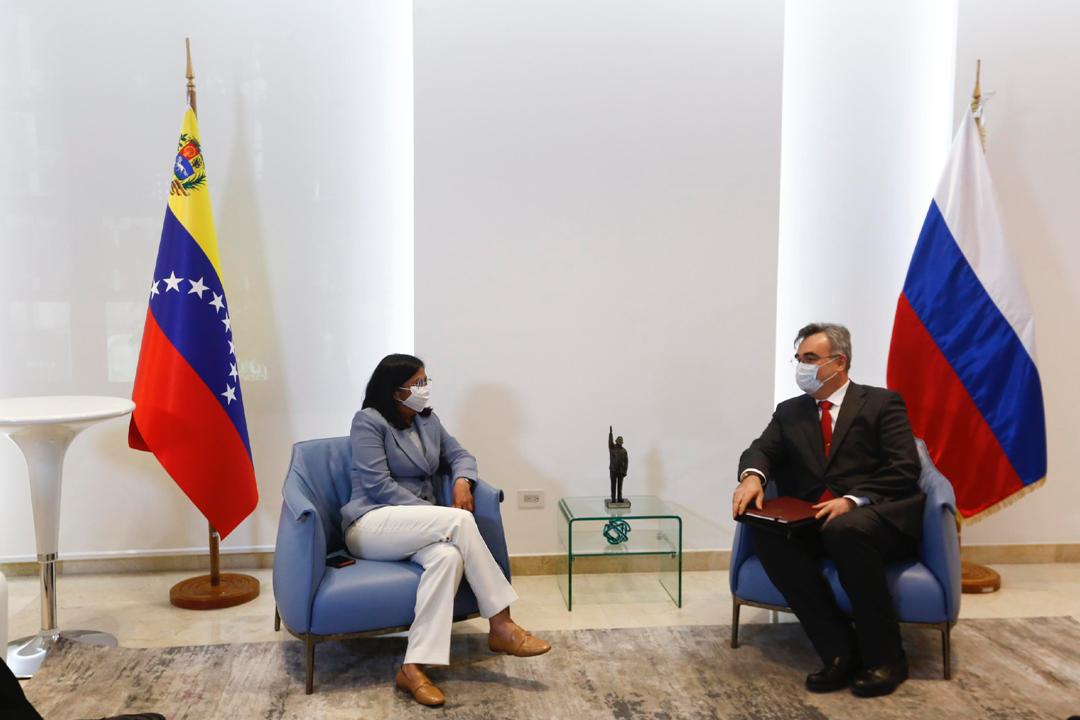 ErikaPSUV's tweet photo. Nos alegra profundamente la reciente firma con el Gobierno de la Federación de Rusia para la compra de 10 millones de vacunas Sputnik V. Sin duda, un gran avance de nuestro país para ir venciendo al COVID-19. ¡Afianzamos lazos de hermandad y solidaridad! https://t.co/BBZAgWMWyl