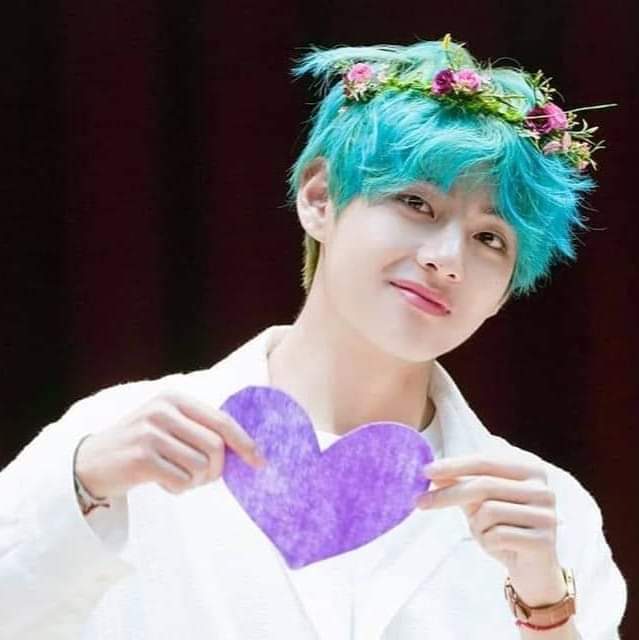 Hanni85238566's tweet photo. Happy Birthday Taehyung oppa
Thanks for being born. 
Stay happy and healthy. Wish you all the best. 
I Purple You
#Ourwinterbear
#HappyVDay
#OurlnnerHappinessV 
#HappyBirthdayTaehyung https://t.co/mV2A0mJnOM