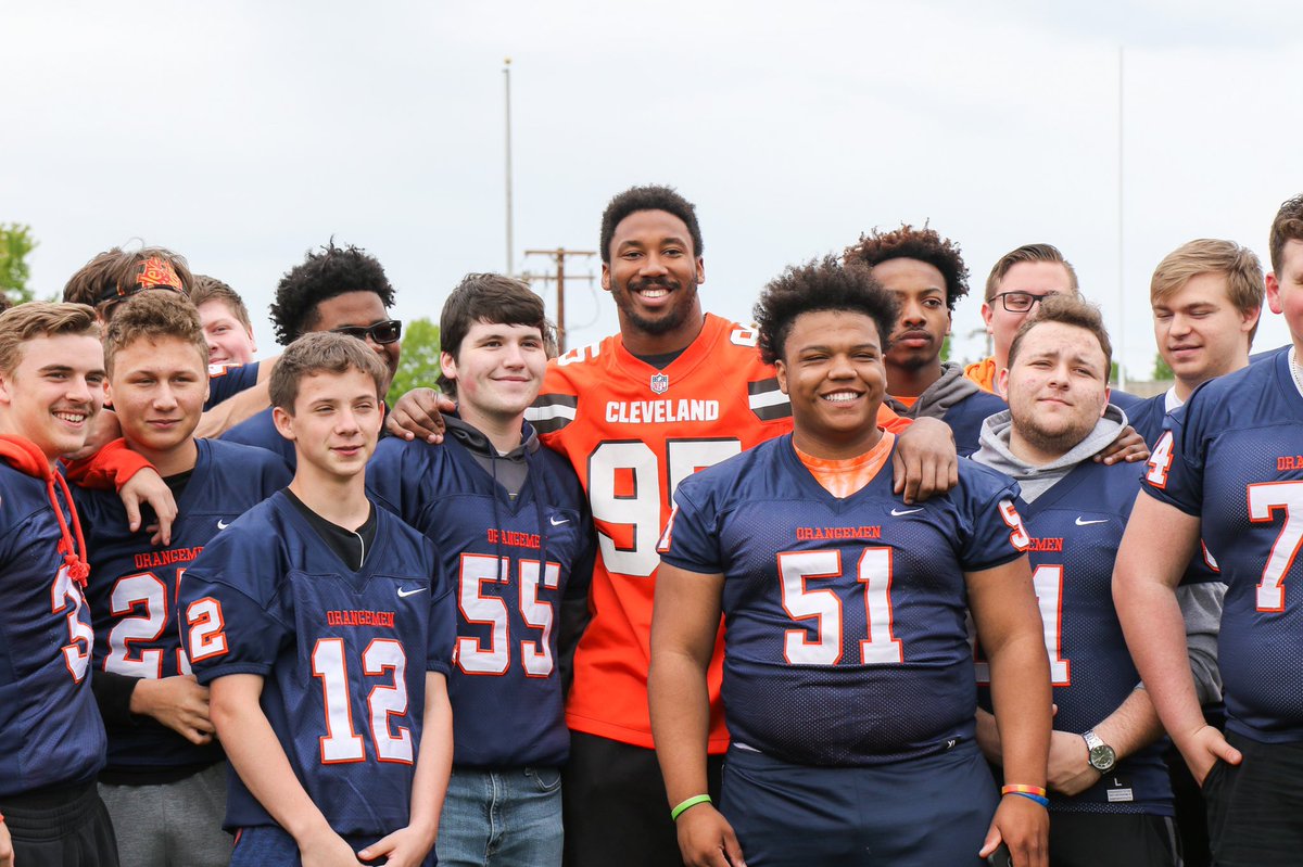 BrownsGiveBack's tweet image. RTs = Votes‼️

Help @MylesLGarrett win the #WPMOY Challenge to receive $25K for the charity of his choice!

#WPMOYChallenge + Garrett
#WPMOYChallenge + Garrett
#WPMOYChallenge + Garrett
#WPMOYChallenge + Garrett