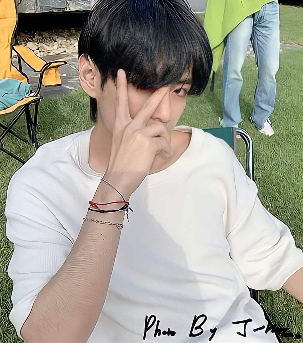 Adi_sae_ron's tweet photo. Saeng il chuk ha ham ni da
Saeng il chuk ha ham ni da
Sarang ha neun -Taehyungnaaa
Saeng il chuk ha ham ni da!!!♥️😙

#BornToVLoved 
#HappyVDay 
#TaehyungOurHealer 
#OurHappinessPreacher 
#OurGoodBoyTaehyung 
#HappyTaehyungDay 
#HappyBirthdayTaehyung
#Taehyung_SL https://t.co/pxyJcOweui