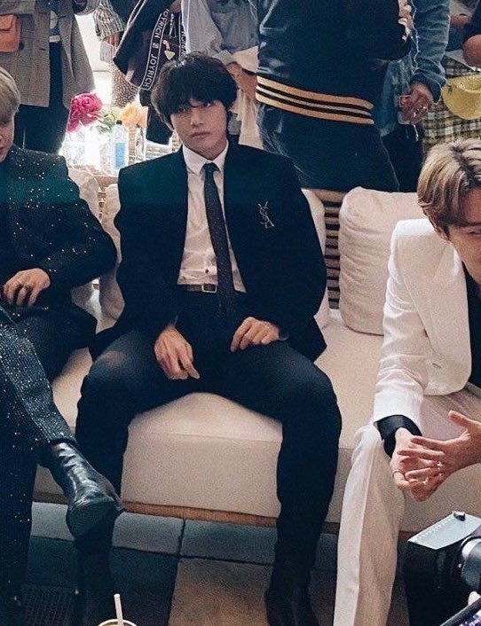 choi_bts2's tweet photo. same day.. duality @BTS_twt 
#HappyTaehyungDay 

V                                           Tae https://t.co/7J8ugmYxtV