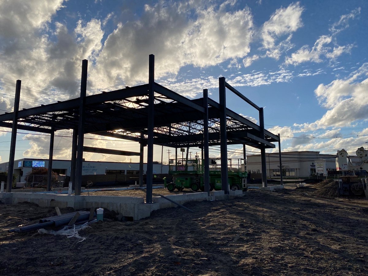 TimberlineConst's tweet photo. Frame is up! Making progress on the @Chase branch in Cranston, RI #exceptionalnoexceptions #TimberlineCC https://t.co/uNd5WKkrzc
