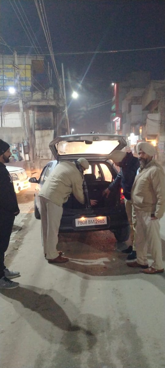PP_kapurthala's tweet photo. Day or Night - we are committed to ensure peace and order at all times. Here ensuring checking of suspicious vehicles to prevent crime and deter criminals.
#policemyfriend @DGPPunjabPolice https://t.co/kTJ5aGJKYC