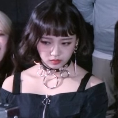yoothinker's tweet image. yoojung wearing chokes.... please