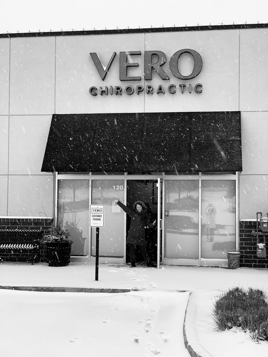 Vero_Chiro's tweet photo. Who else loves a good snow storm?! 🙋 We open at 3 pm today and are ready to serve you!! Don't forget to drive safely on your way. 🤗 https://t.co/Eq50w1zrM7